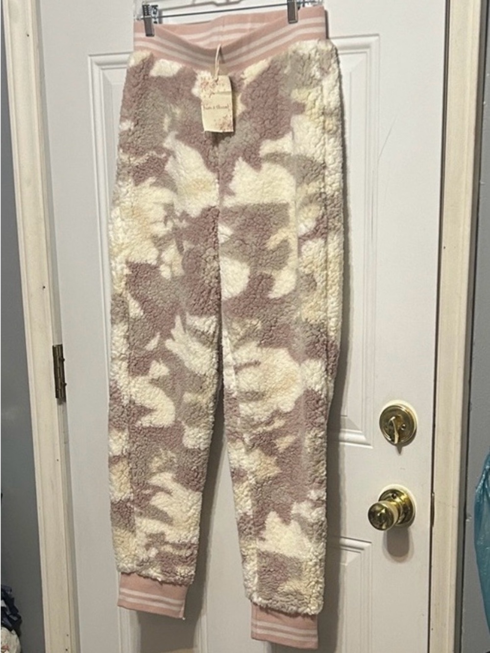 Hem & Thread Plush Camo Joggers - Pink and Cream NWT